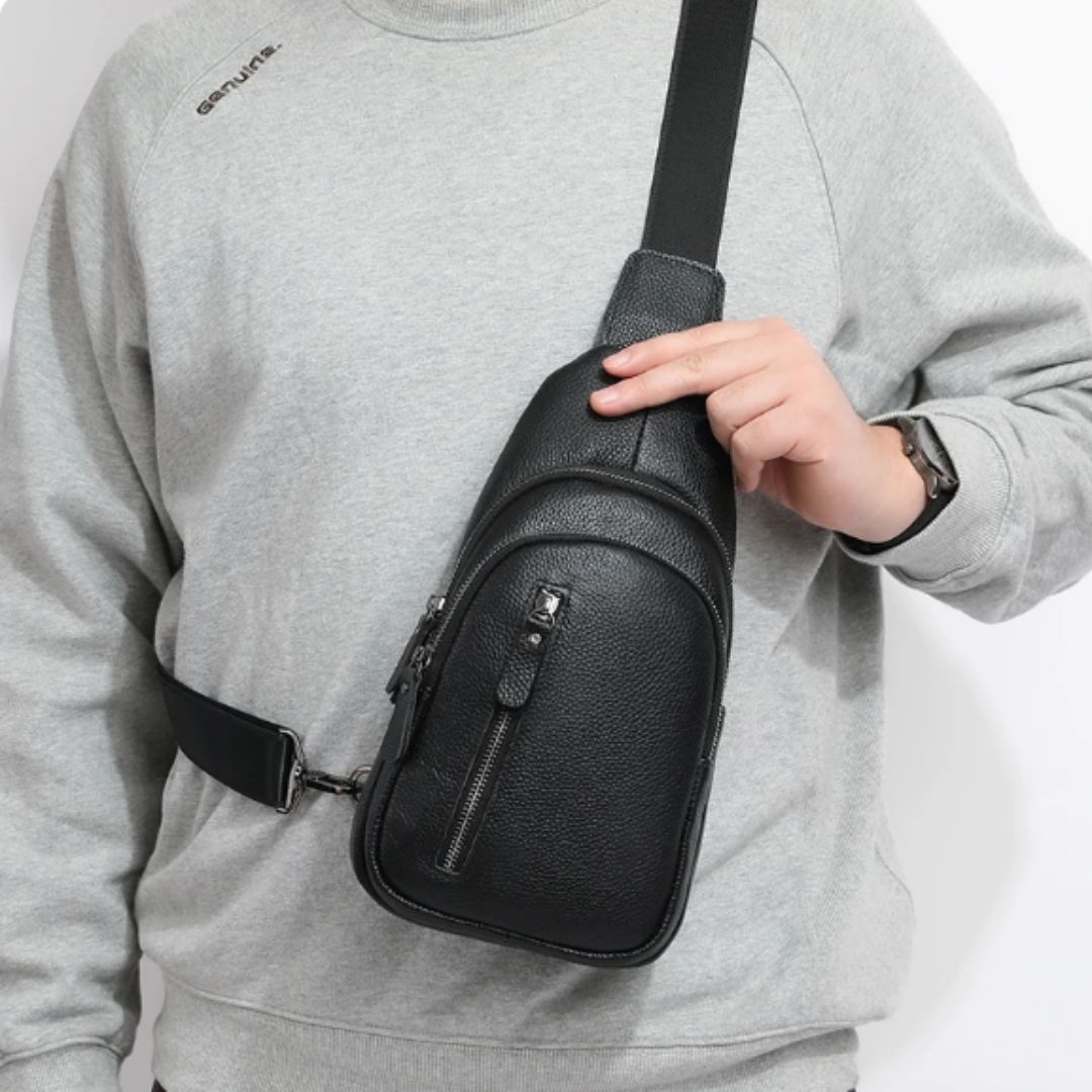 Men's chest travel bag in genuine leather
