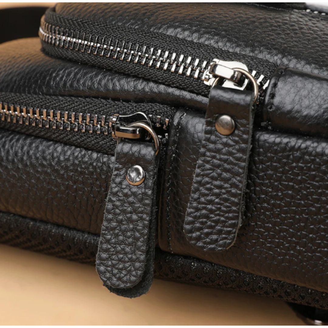Men's chest travel bag in genuine leather